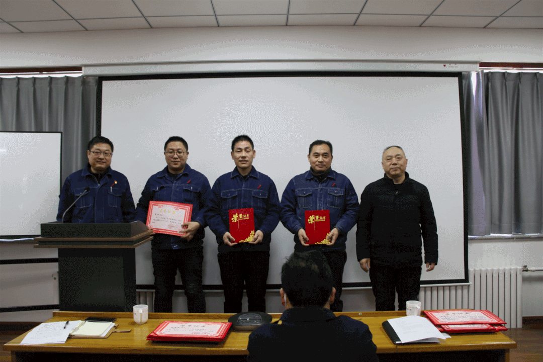 微信图片_20230211115643.gif 微信图片_20230211115643.gif